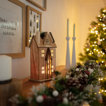 Fotografia do produto: Casinha de Natal LED Madeira Rumah